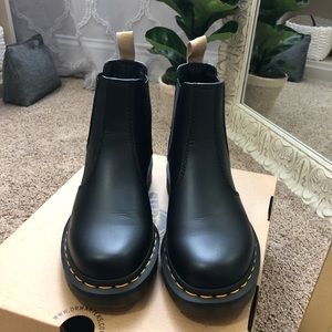 DR MARTENS VEGAN 2976 FELIX CHELSEA BOOTS WOMENS